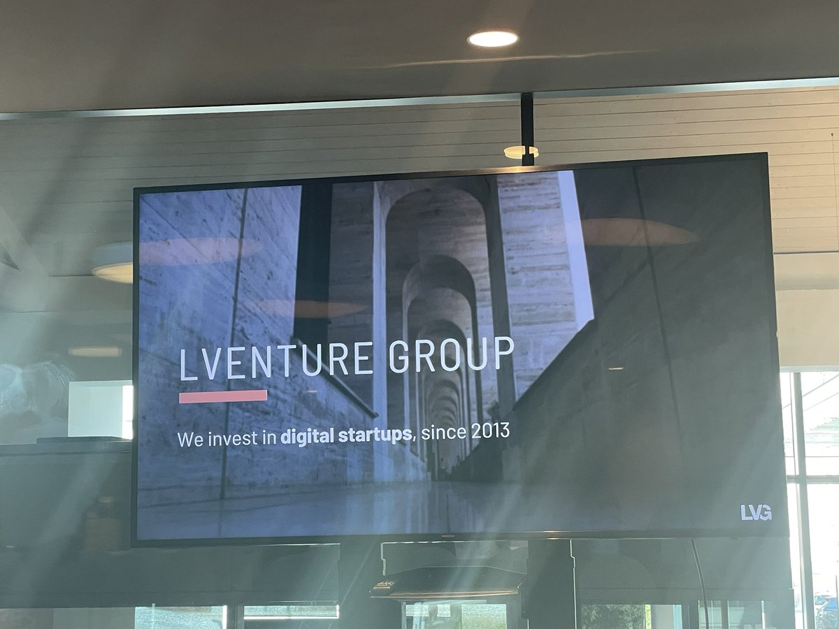 I’m back. 
Dopo più di 2 anni, torno ad assistere ad una sessione di #Startup dal vivo. Mi sento come un bambino che torna a scuola dopo la pausa estiva. 
E siccome x natura preferisco i diamanti grezzi da lucidare, quale migliore occasione degli #SneakPeak di <a href="/LVentureGroup/">LVenture Group</a>