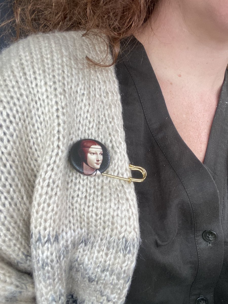 MollyBoys's tweet photo. “La dama del armiño” en mi #buttonbrooch
https://t.co/Idx26gmGp9 https://t.co/OfW36qeFJB