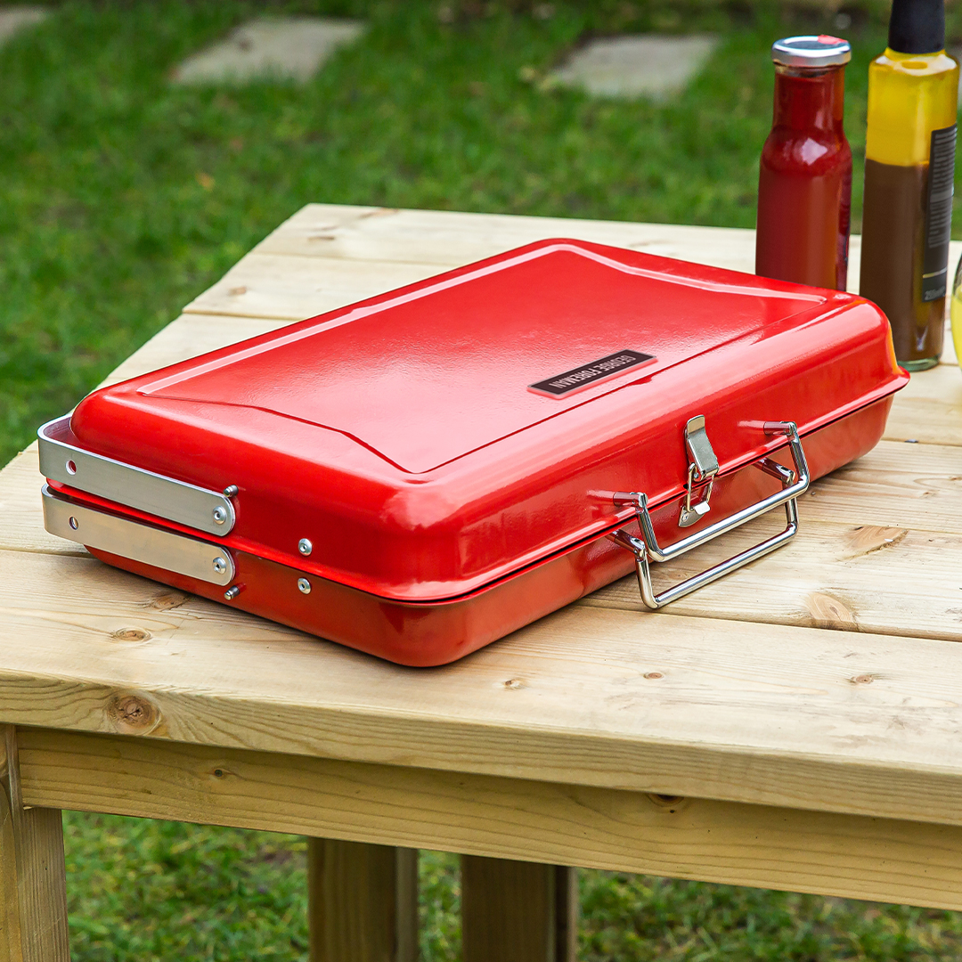 GForemanGrill's tweet photo. Our brand new Briefcase Charcoal BBQ means business when it comes to cooking food on the go. Powered by charcoal, this handy portable model provides an authentic BBQ experience wherever you are – fold it up, grab the handle and go anywhere! https://t.co/ePycQnAI0w