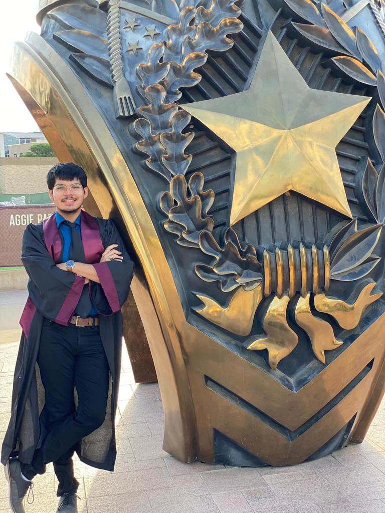 queenielet's tweet photo. #tamugrad #tamu https://t.co/lFI5GnzMm1