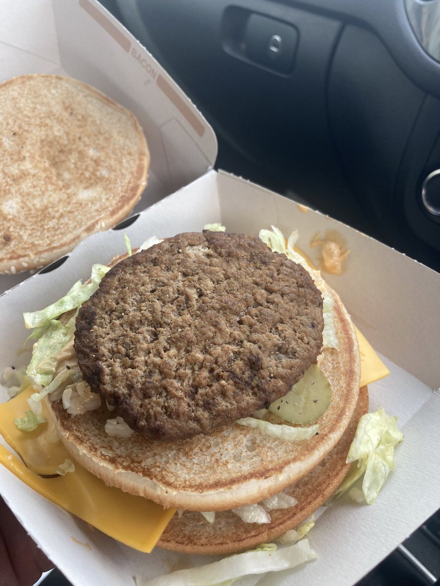mrpbramwell's tweet photo. @McDonalds @McDonaldsUK @mcdonalds when you asks for a GRAND BIGMAC and the bread is the only grand thing about it https://t.co/RUthLtPIjr