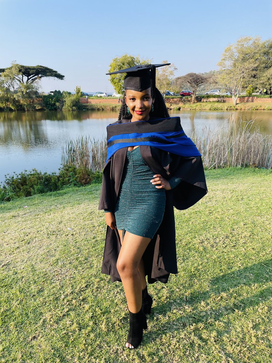 Atli_Banks's tweet photo. 👩🏽🎓👩🏽🎓 #SecondBelt
Look at Good. https://t.co/iWf3jlXnQg
