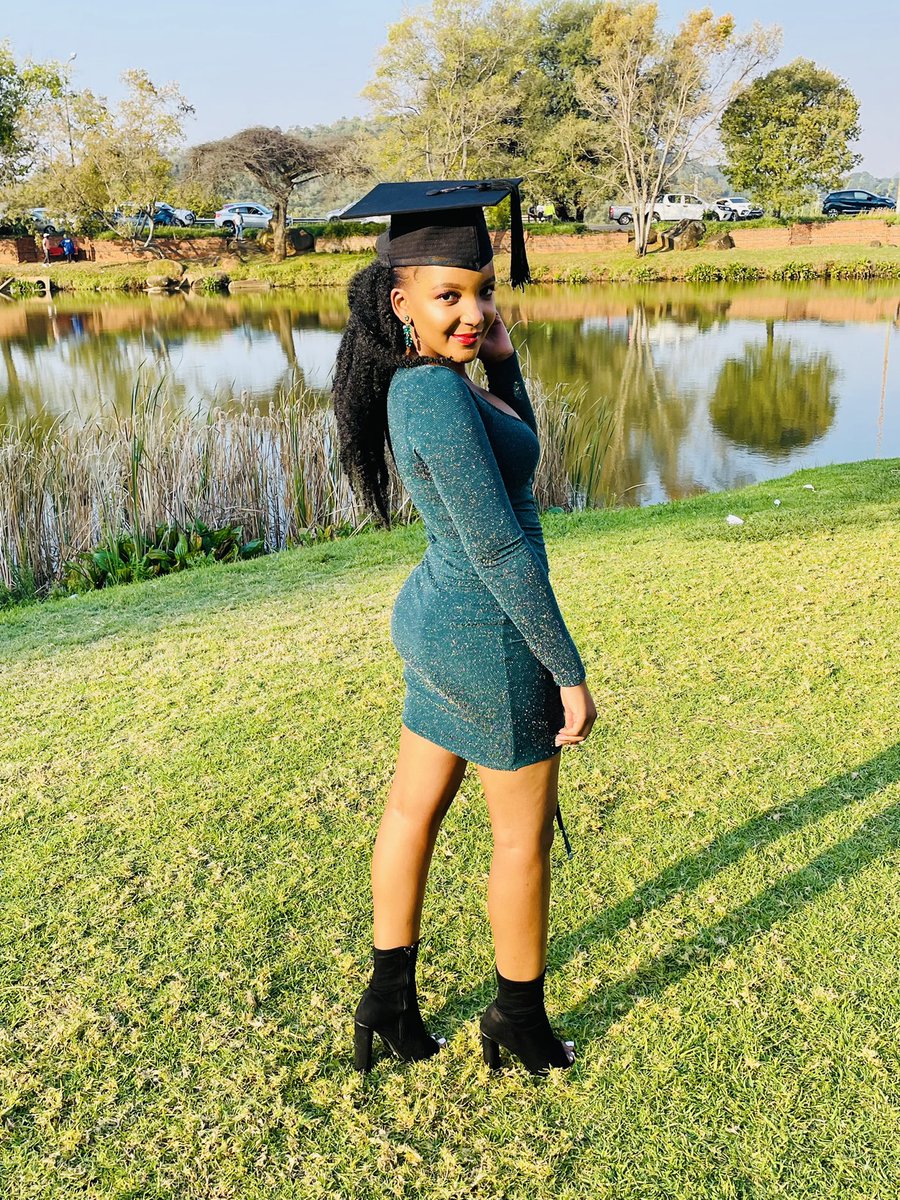 Atli_Banks's tweet photo. 👩🏽🎓👩🏽🎓 #SecondBelt
Look at Good. https://t.co/iWf3jlXnQg