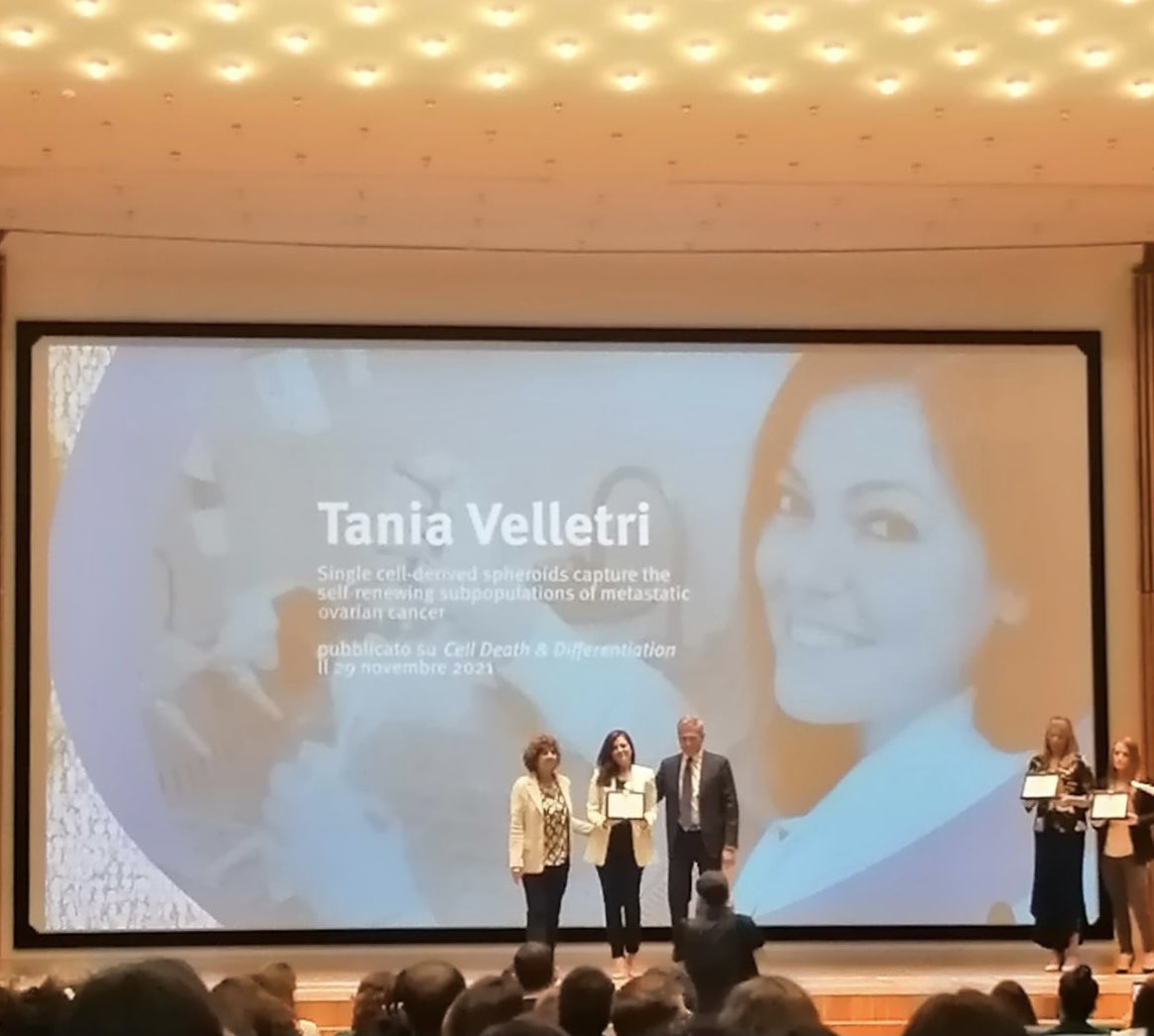 TaniaVelle's tweet photo. Oggi ho ricevuto l’award 2022 Fondazione Umberto Veronesi per il lavoro pubblicato su Cell Death &amp; Differentiation. Un successo si aggiunge nella lotta al tumore all’ovaio per il team del lab. di @gtesta72. Grazie @Fondaz_Veronesi per tutto il sostegno!@IEOufficiale @gtesta72 https://t.co/oAgP2FwoFo