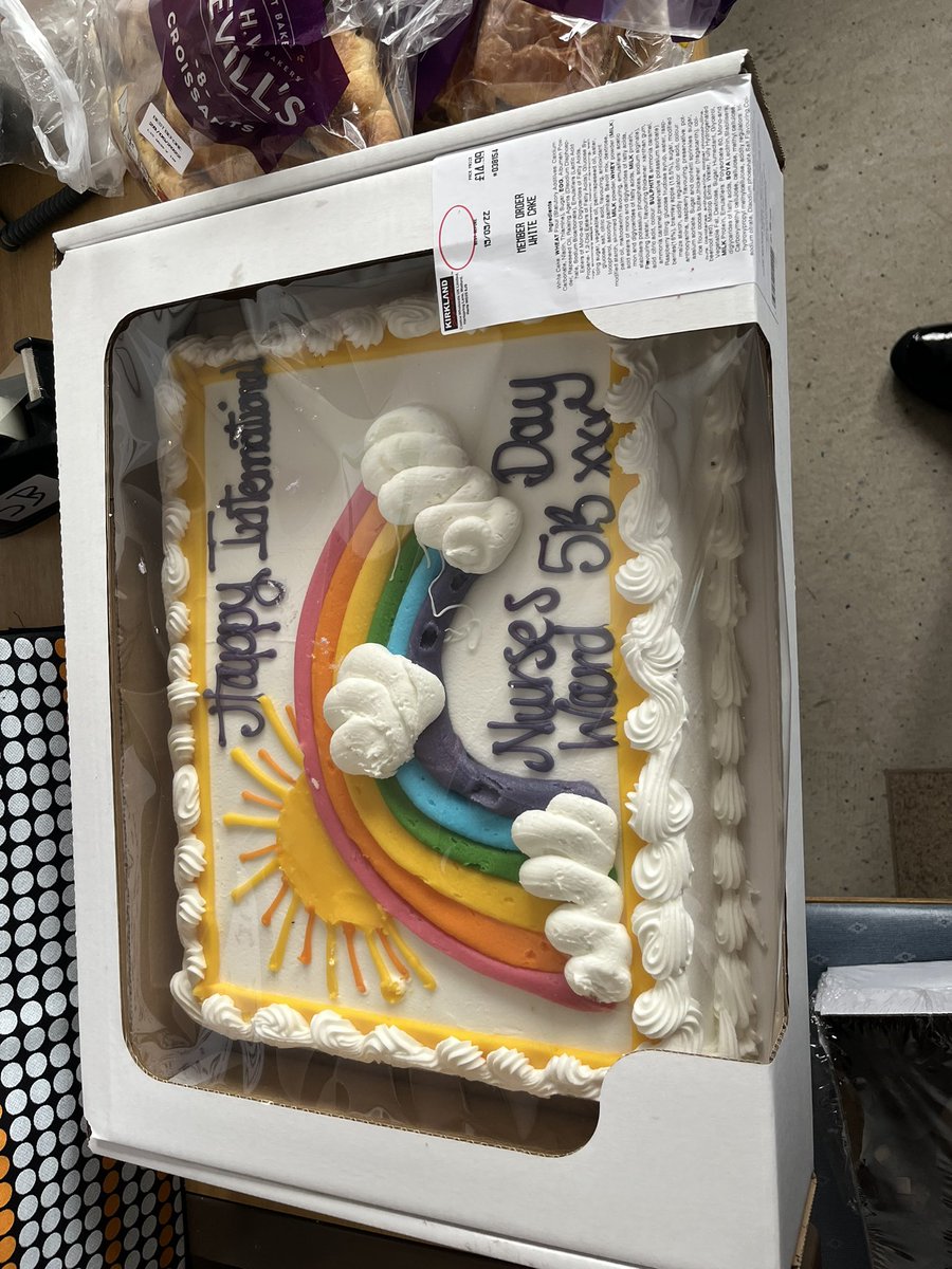 AngelaC56351769's tweet photo. @LUHqualityteam #happynursesday2022 
Celebrating the best of nursing . #balloonrainbow  ward 5B @LivHospitals @AlexandraStans4 https://t.co/oLj84dpDKM