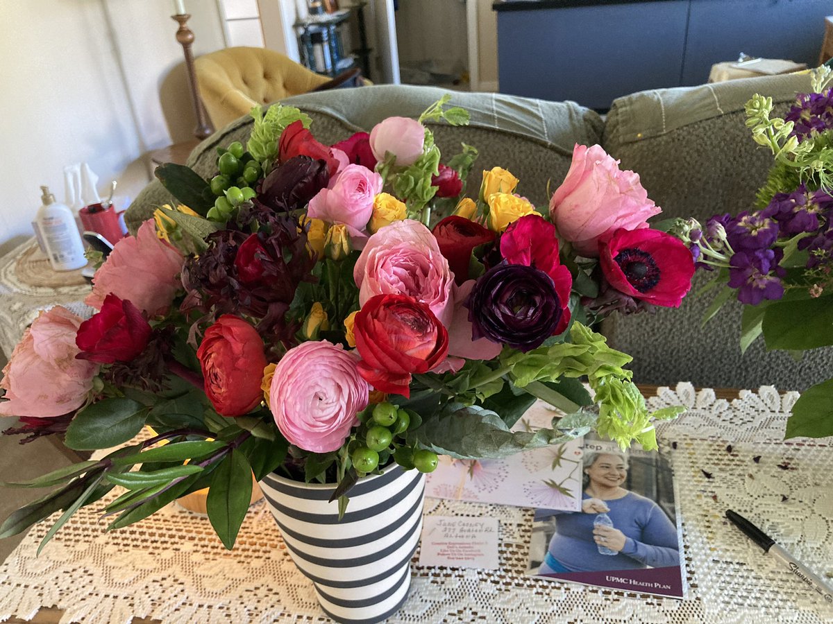 amberkani's tweet photo. Taking a moment to thank @UrbanStems for their epic bouquet! My nana turned 89 yesterday, and with a birthday so close to Mother’s Day, I always felt like she got microwaved floral leftovers. Not this time. These were STUNNING! https://t.co/XqHROsZXbr