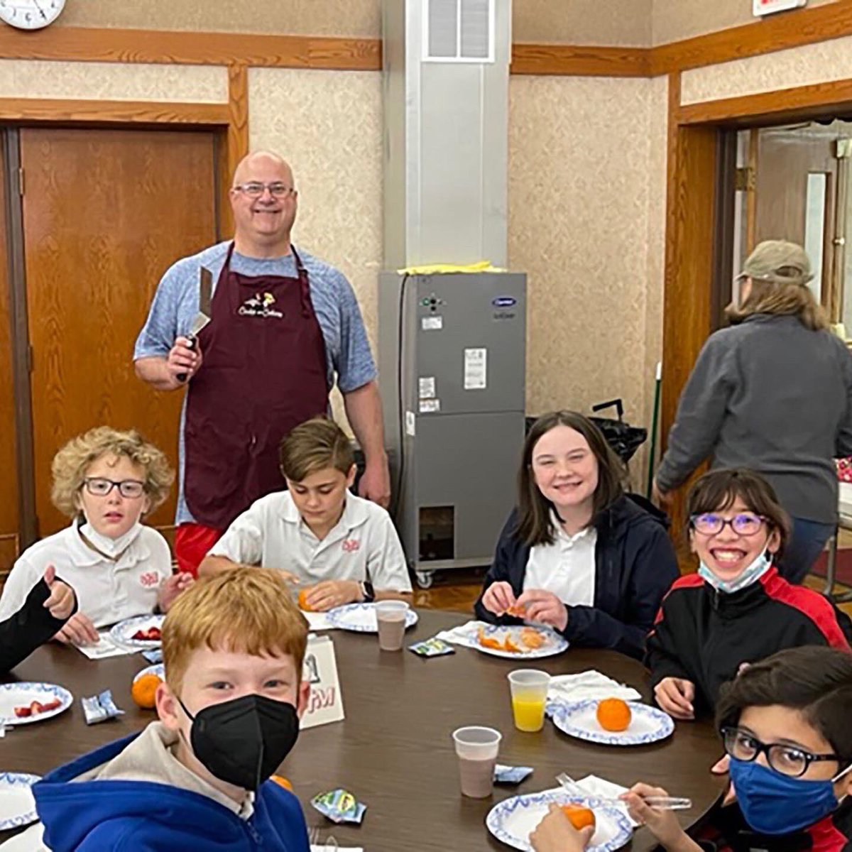 stmschoolatown's tweet image. #STMspirit The 5th Grade class enjoyed a pancake breakfast and a game of basketball from prizes they won at the Basket Raffle Fundraiser &amp;amp; Penny Wars Contest! It was truly a great treat to see our students enjoy the morning with our pastor! #STMfun #theSTMdifference ❤️🖤🏀🥞
