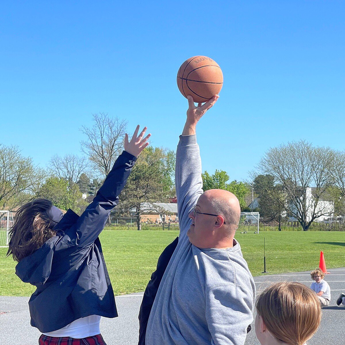 stmschoolatown's tweet image. #STMspirit The 5th Grade class enjoyed a pancake breakfast and a game of basketball from prizes they won at the Basket Raffle Fundraiser &amp;amp; Penny Wars Contest! It was truly a great treat to see our students enjoy the morning with our pastor! #STMfun #theSTMdifference ❤️🖤🏀🥞