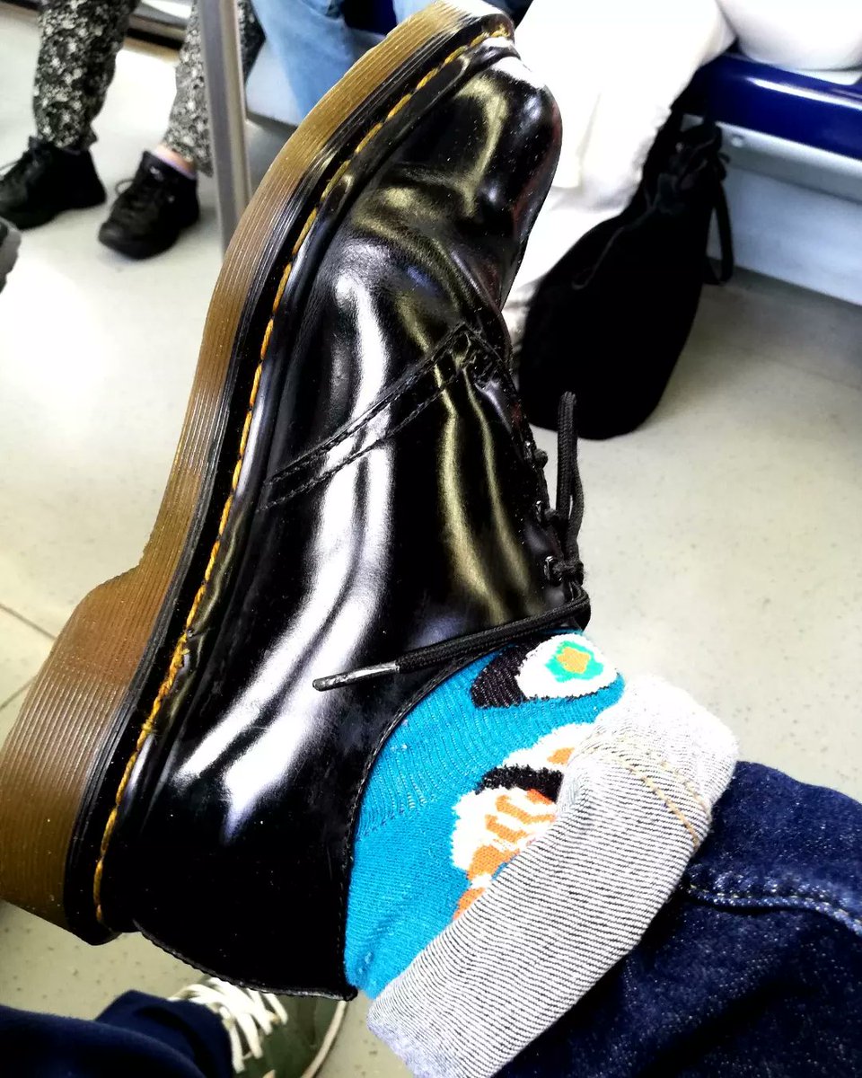 linaresfamiliar's tweet photo. Un momento de postureo mientras se viaja en #metrodemadrid
#drmartens
#drmartensstyle
#drmartenstyle
#leidoenahulema https://t.co/CvF1lCwK9Z