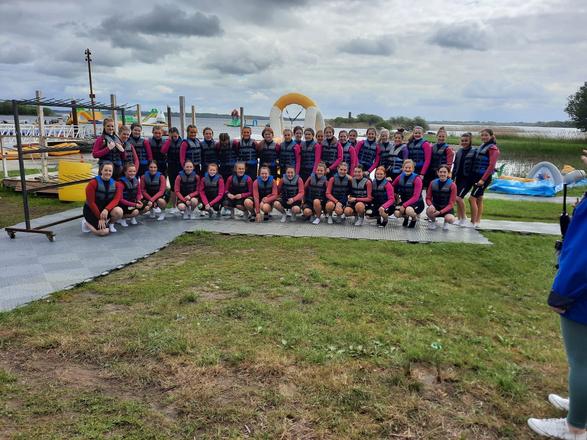 sarcon101's tweet photo. Great day out with our Junior and Senior LGFA teams. Nice way to finish off the year #teambonding @ogormanellie @karenkerrigan24 @ClaregalwayColl https://t.co/YIQPaA9T6Q