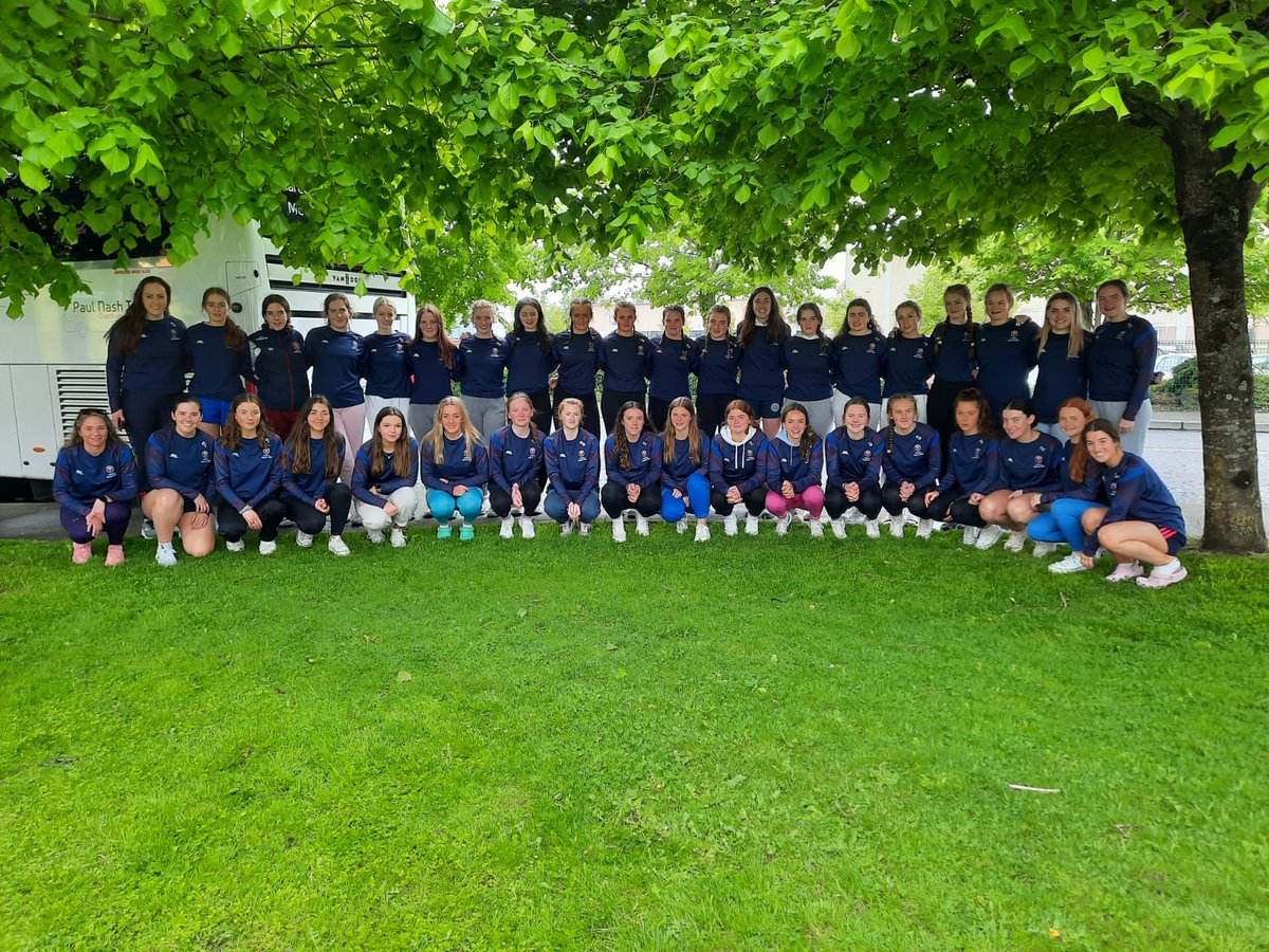 sarcon101's tweet photo. Great day out with our Junior and Senior LGFA teams. Nice way to finish off the year #teambonding @ogormanellie @karenkerrigan24 @ClaregalwayColl https://t.co/YIQPaA9T6Q