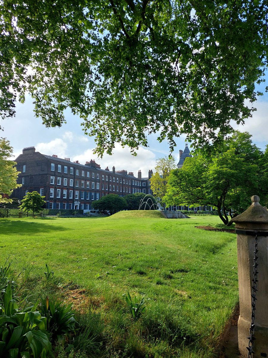 horrockseri's tweet photo. So lovely working in Lincoln's Inn on a day like today ☀️ https://t.co/BJvRMw8EH0