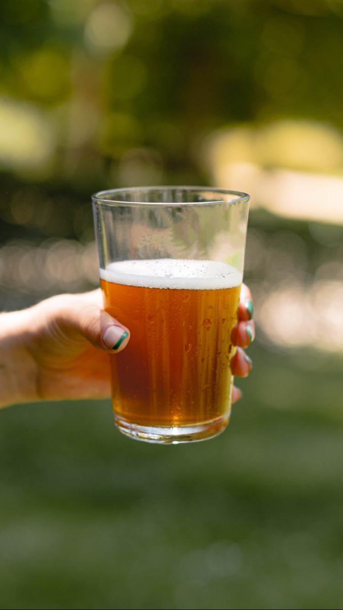 nikidodd_'s tweet photo. GOOD THURSDAY Y’ALL! 🍻 Happy clients  #craftbeer #photography https://t.co/cq2UVoktzL