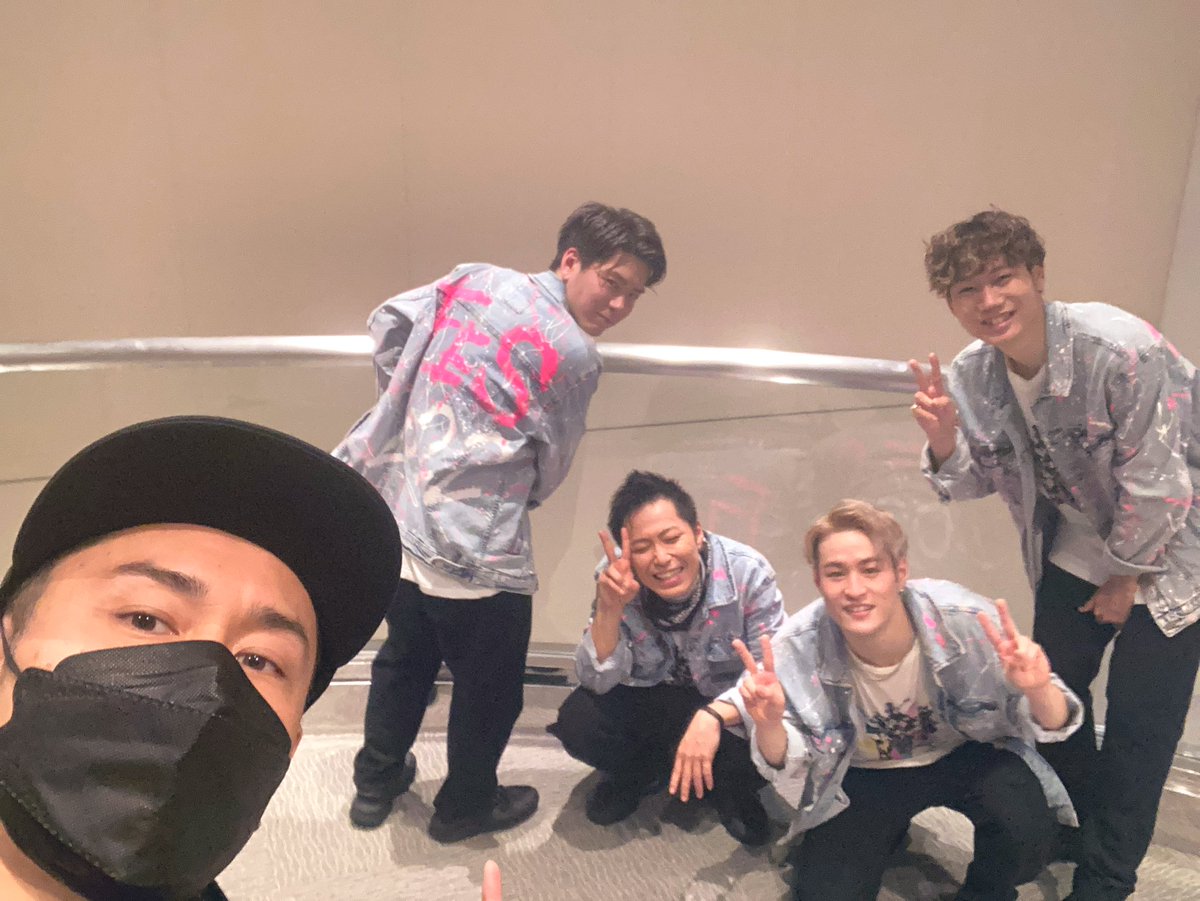 kosuke_tsuyuki's tweet photo. 「スペプラ手越FES 2022」
ツアー終了後、またすぐに手越さんのステージに立たせていただけてとても嬉しかったです😆
新曲MAZEWORLD、いかがでしたか？
HONEYYYの方も、そうでない方も一緒に盛り上がってくださり最高でした🔥
2日間ありがとうございました！
#スペプラ手越フェス2022
#手越ダンサーズ https://t.co/zHKWqOn7XD