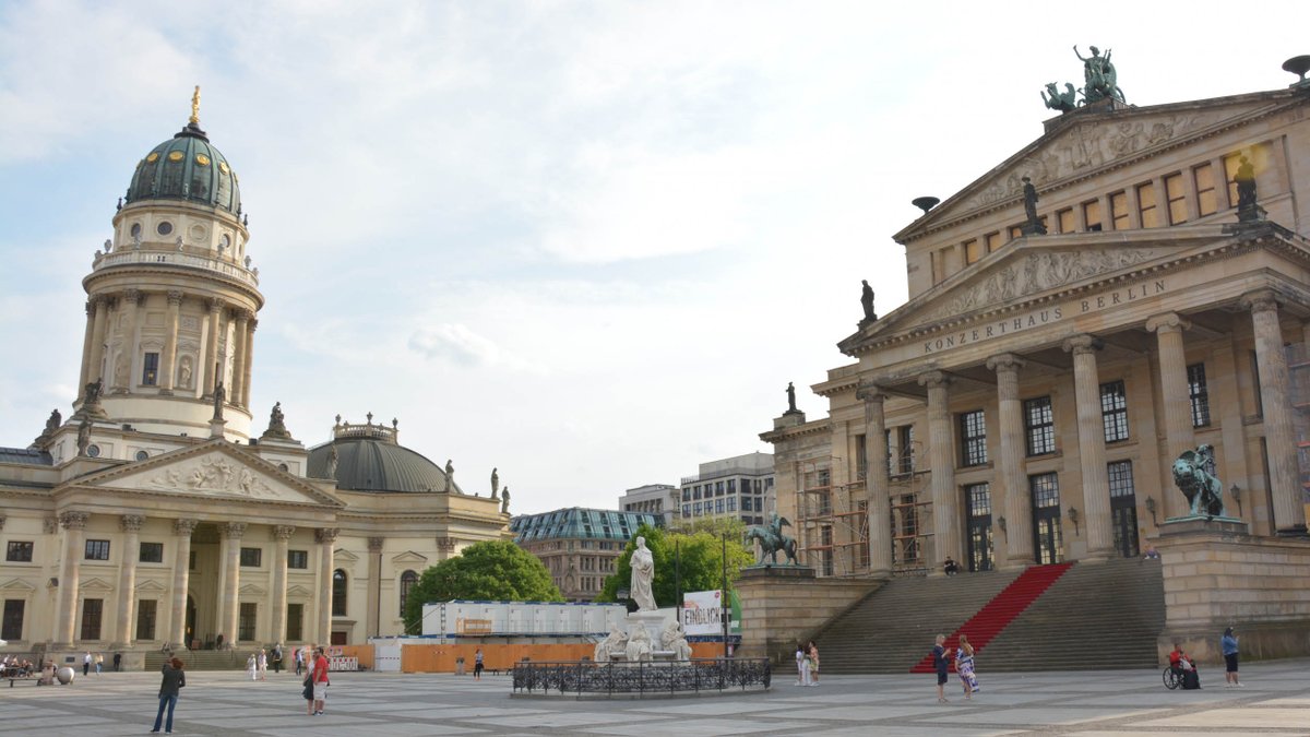 bbaw_de's tweet photo. Am Samstag, 4. Juni, laden wir um 10 Uhr zum #Leibniztag 2022 ins @konzerthaus am Gendarmenmarkt: In der #Festsitzung werden die Leibniz- und Helmholtz-Medaille verliehen und die neuen Akademiemitglieder vorgestellt. https://t.co/rsYL7N8UdT https://t.co/Btll9oagr4