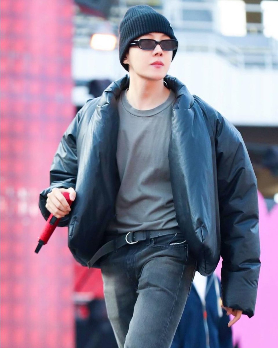 lkiwre__0pdj1l6's tweet photo. yeezyxgap 인스타그램 22.03.22

"BTS JHOPE WEARING ROUND JACKET ⚫️⚫️" #ROUNDJACKET #JHOPE #YEEZYGAP #BTSARMY #JHOPEBTS

#제이홉 j-hope #정호석 호비 @BTS_twt https://t.co/i7793xkxt4