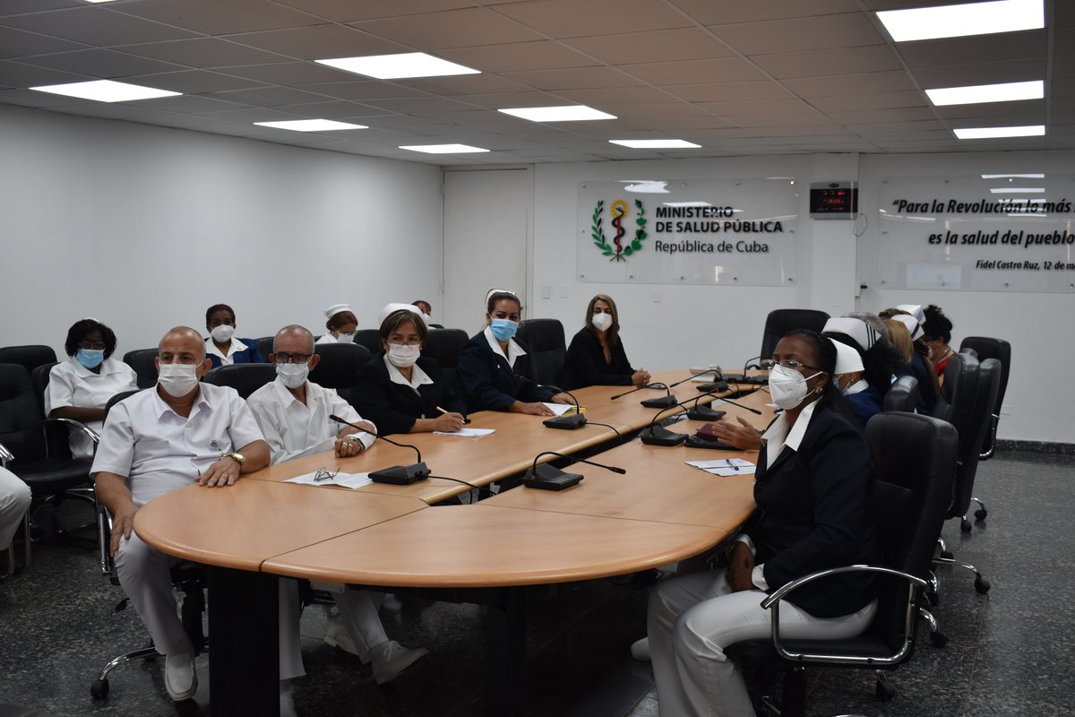 MINSAPCuba's tweet photo. Como parte de las actividades que se realizan por el #DíaMundialdelaEnfermería, profesionales de todo el país intercambian mediante videoconferencia sobre diversas temáticas importantes para el desarrollo de las especialidades de enfermería. https://t.co/dTaD8Fe15d
