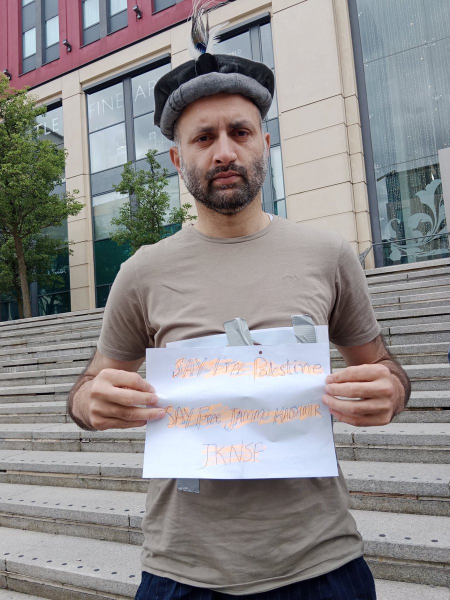 mkambaig85's tweet photo. Today paying tribute to Shireen Abu Aqla a Journalist Killed by Israeli Forces and speak for the Independence of both Jammu Kashmir &amp; Palestine.@BBCUrdu @AJEnglish https://t.co/1eyxE0MTqX