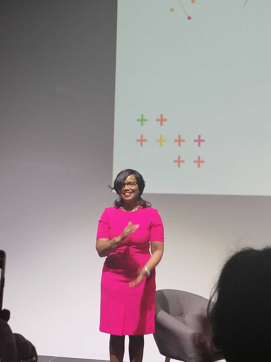 sophie_bolo's tweet photo. Bravo @1ElisaMoreno pour son discours de clôture au cercle inter'elles. très inspirant #InterL22 #Essec #diversité https://t.co/EVjGLSAcgA