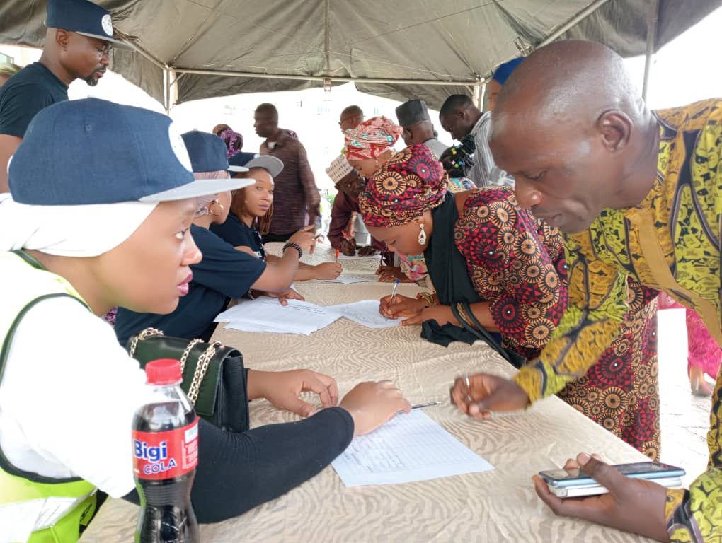 Kogismehub's tweet photo. KG-CARES: Kogi Central played host to Kogi Enterprise Development Agency, KEDA team during the KG-CARES (COVID-19 Action Recovery and Economic Stimulus) zonal sensitization for Kogi Central at Afims Hall, Okene, Kogi on Thursday, May 12, 2022.
#KGCARES
#KogiCentral
#Okene https://t.co/6lhkkVF6RX