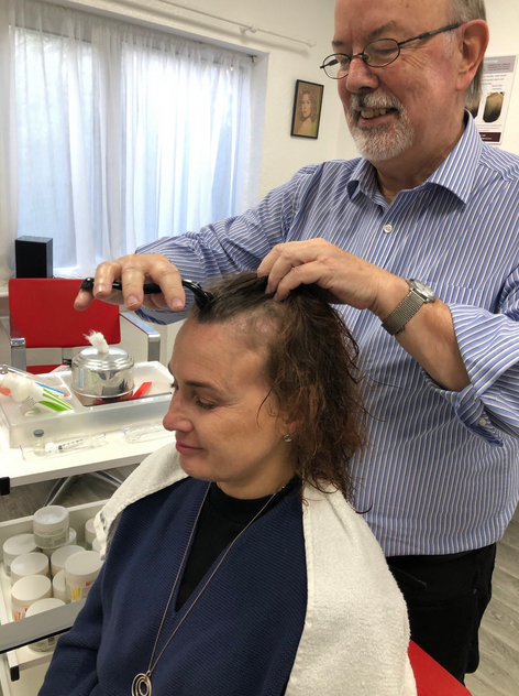 DavidSatchell's tweet photo. This is Lulu having her new stem cell treatment to combat an onset of #alopecia, with regrowth beginning after 4 weeks. "So grateful for the kindness and determination of #DavidSatchell who is close to conquering this pesky and demoralising disease" https://t.co/nFyL6Zsbro https://t.co/95WQ2hGp04