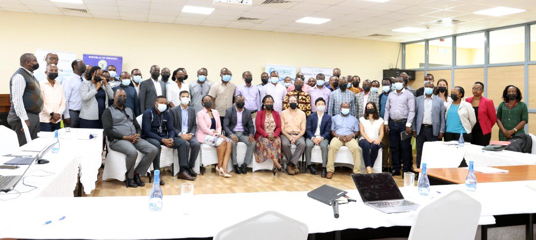 unicefrw's tweet photo. A 2-day water, sanitation &amp; hygiene sector review meeting hosted by @Rwandainfra with @unicefrw @usaidrwanda and @Water4People_RW 
concluded today. 
Line ministries, districts &amp; partners took stock of sector performance and developed an action plan to address challenges and gaps. https://t.co/5wXXOTxcbf