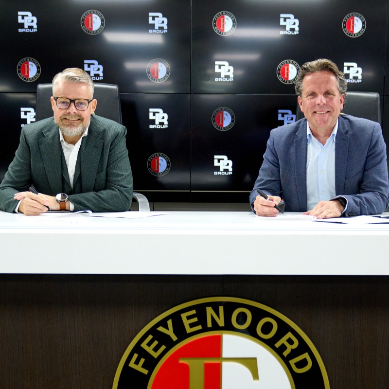 Feyenoord's tweet photo. Feyenoord 🤝 Van Donge &amp; De Roo

Het gaat om een partnership van minimaal twee seizoenen, ingaande per 1 juli 2022: