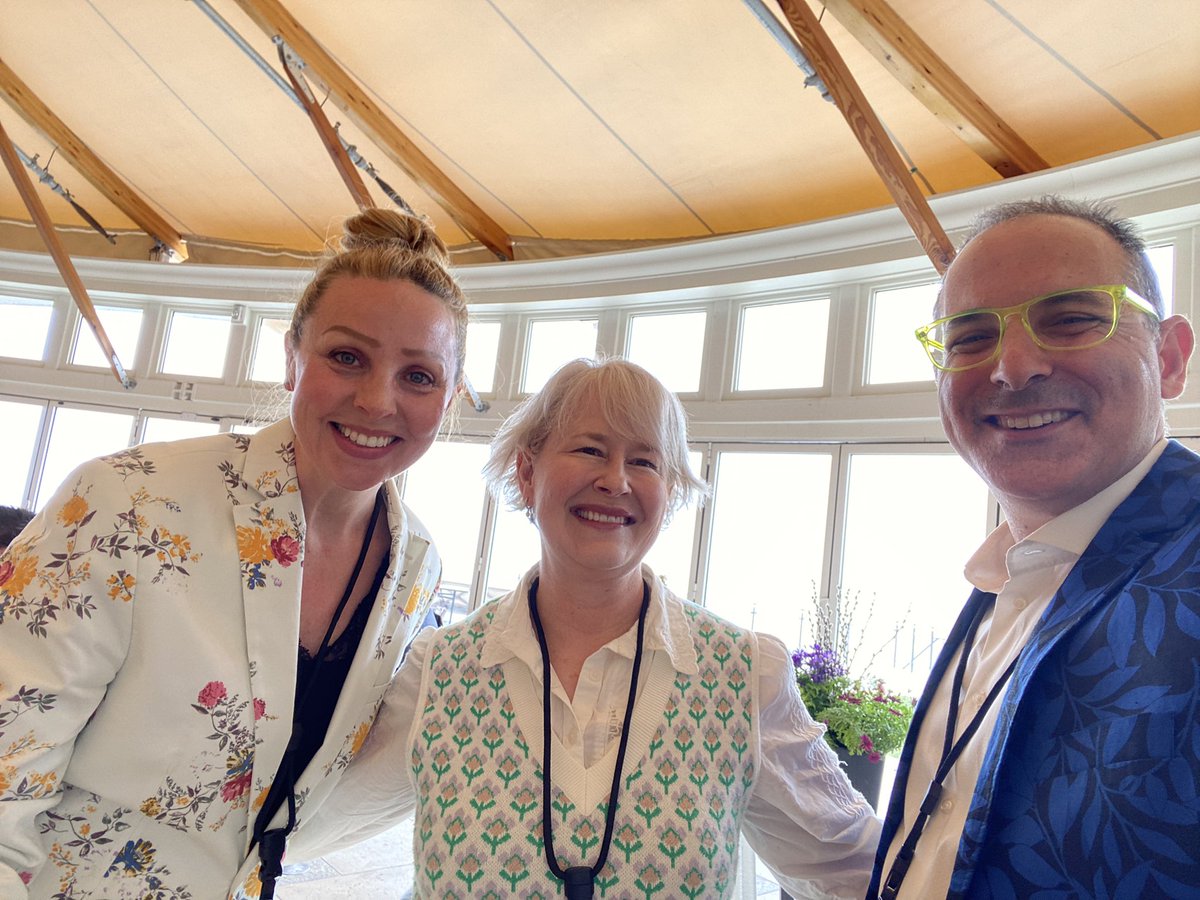 Continuing my fashion coverage from #cvforum22 on the Cape… with @AnneMostue (at left) and Claire Aldridge