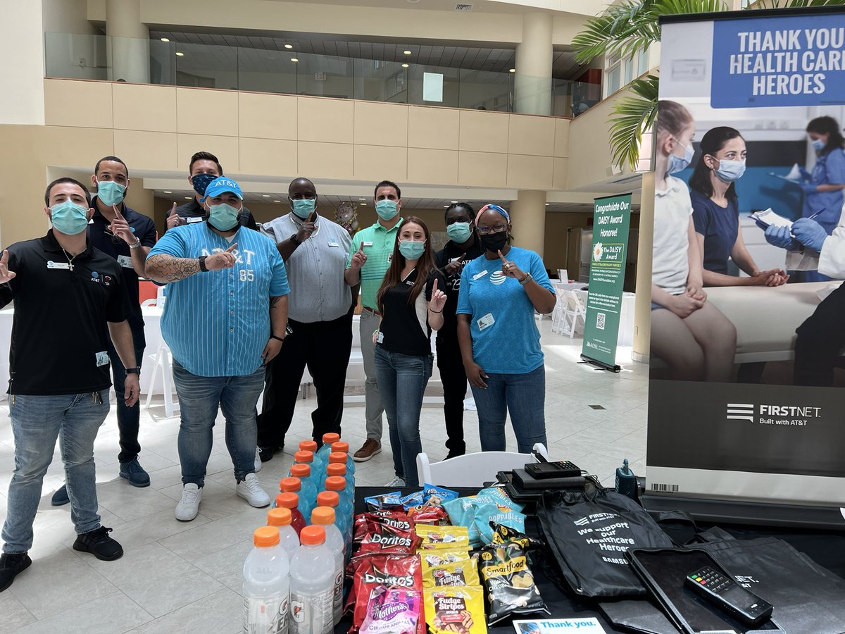 Thank you @GoodSamaritanMC for allowing us to show appreciation to our local Frontline #Heroes! 🏥🩺💙 Happy #NurseAppreciationWeek GoodSam!! ☀️🌴 #FirstNet #sERve1st #LifeAtATT #OneFLA @OneFLASignature #pARnters @AdamsWithAnAre @USAWireless_