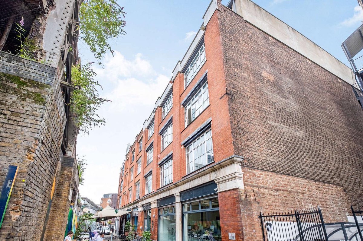 _SouthwarkIntro's tweet photo. Our #officespace at 7 Holyrood street boasts spacious #workspace for your business in a prime #LondonBridge location.

With a fully fitted kitchenette, private meeting rooms, big windows and large, open floor plans, this is a perfect space!

https://t.co/wDErn37q76 https://t.co/mAtvNAlqop