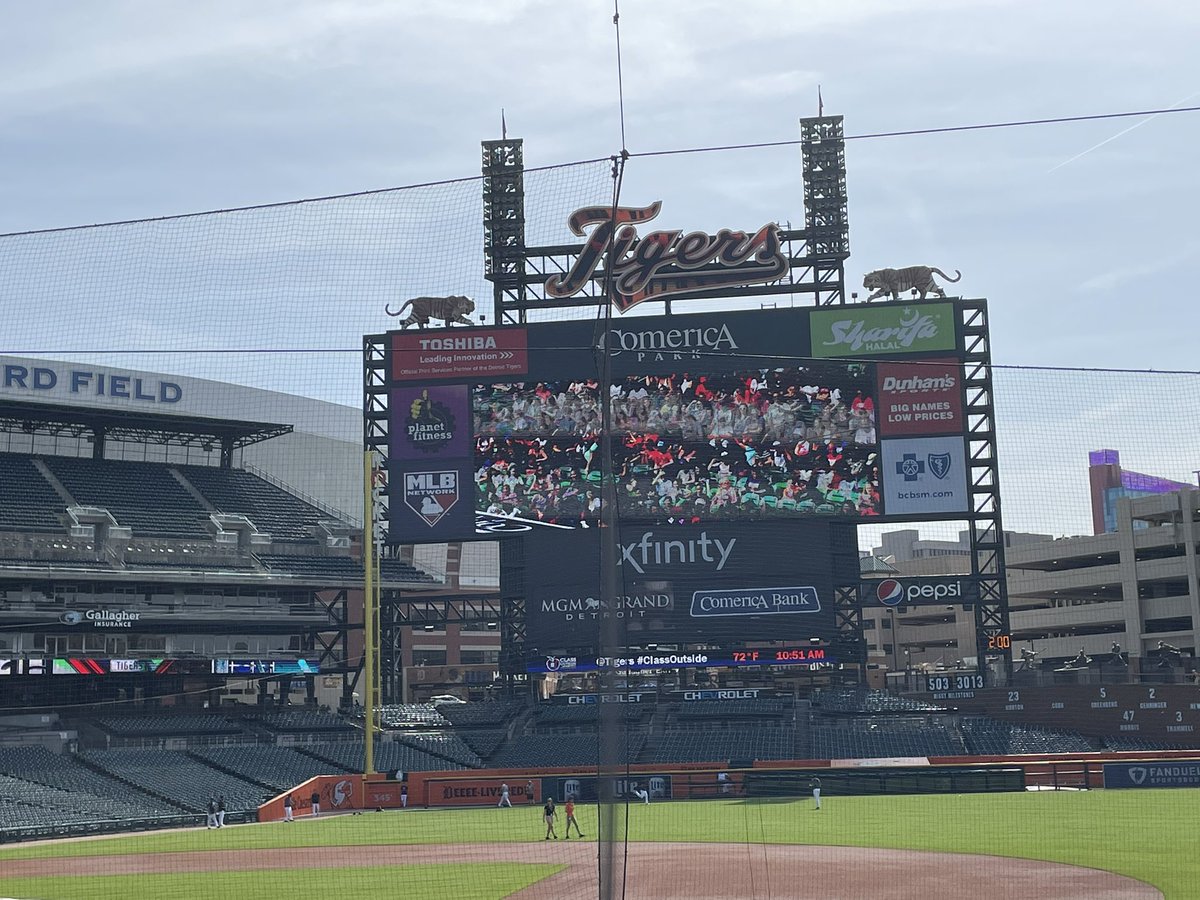 EthanBakerMI's tweet photo. #classoutside @ComericaPark @tigers https://t.co/b5ABrSKYPD