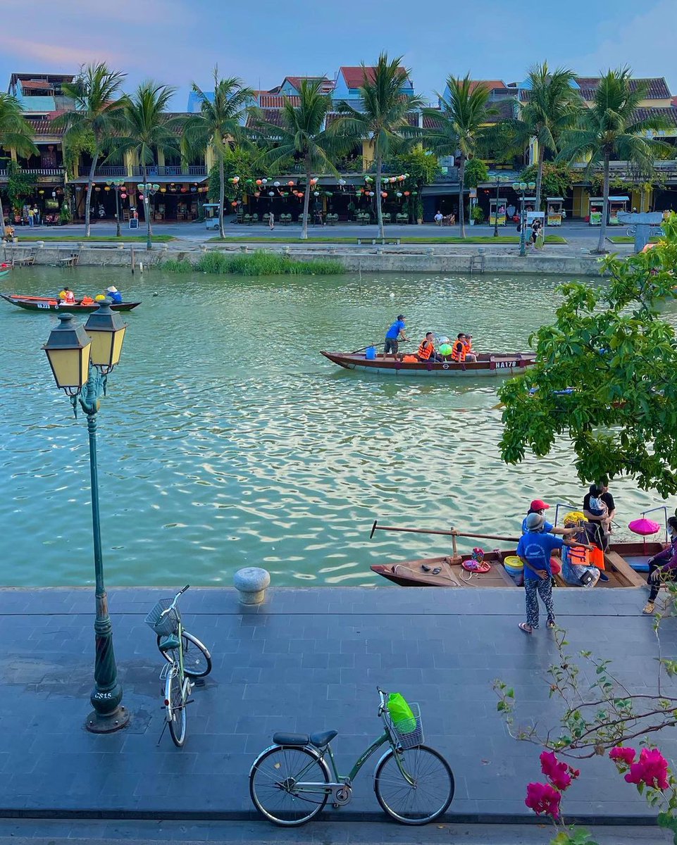 HNMAdventures's tweet photo. Planning a honeymoon?✈️ Vietnam provides an explosion of flavor and scenery, making it a great place to celebrate your recent marriage.💞 Use Honeymoon Adventures to register for experiences as wedding gifts: https://t.co/ReImhnBrSO #VisitVietnam #HoneymoonIdeas https://t.co/btoraetwZF