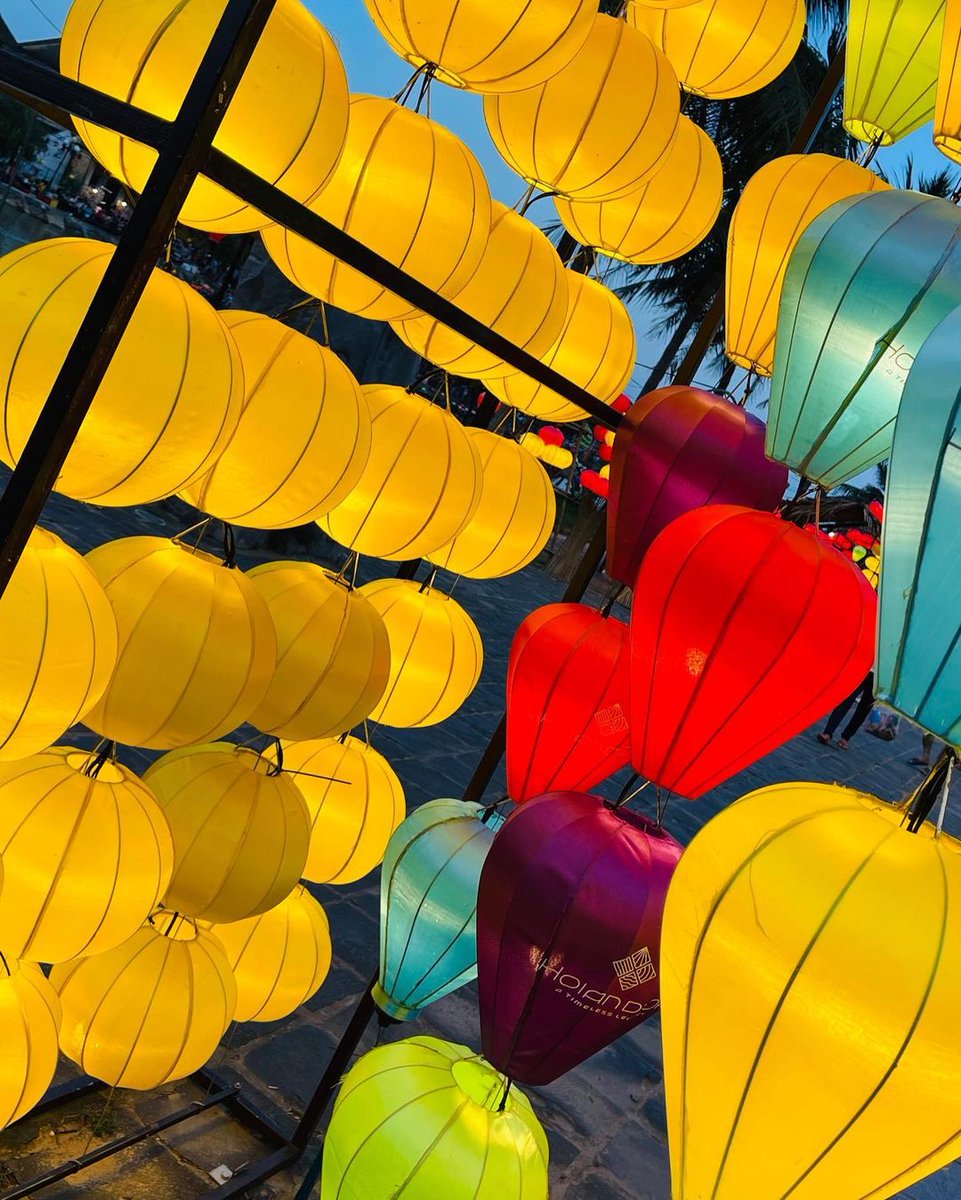 HNMAdventures's tweet photo. Planning a honeymoon?✈️ Vietnam provides an explosion of flavor and scenery, making it a great place to celebrate your recent marriage.💞 Use Honeymoon Adventures to register for experiences as wedding gifts: https://t.co/ReImhnBrSO #VisitVietnam #HoneymoonIdeas https://t.co/btoraetwZF