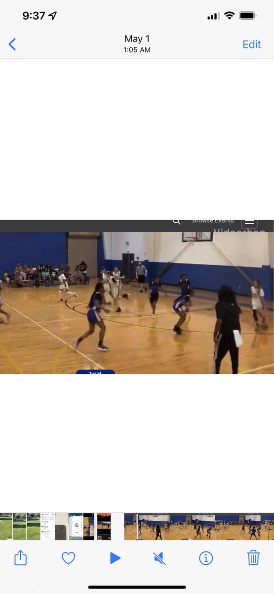 BankstonTrinity's tweet image. The first picture shows me taking the ball out and in the second picture there are four people covering me and they still didn’t get the ball. Remind you I’m in the six grade playing on the eighth grade team. @931HoopsReport @PGHTennessee @boomsportstn @ESPNClarksville