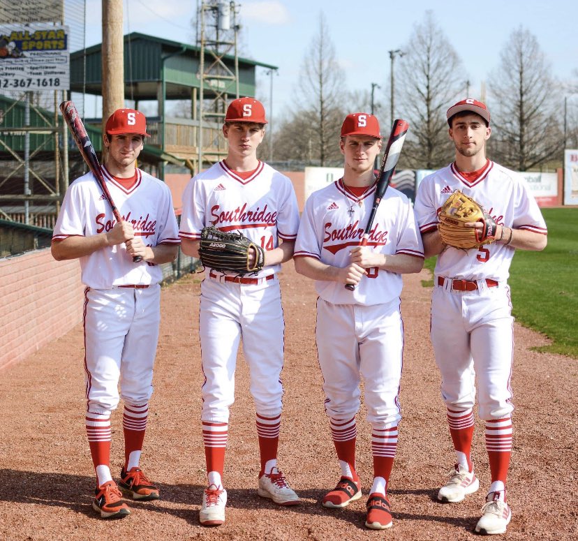 🚨BASEBALL SENIOR NIGHT 🚨
⏰ Senior night @ 6:15, game follows
📍 League 
🆚 Mt. Vernon 
Come out and show some support for the boys!
