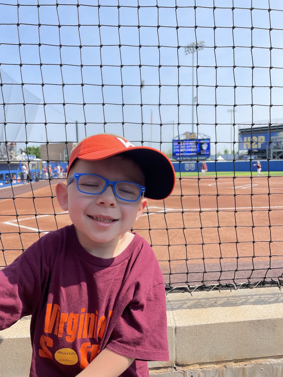 Hokiechip's tweet photo. Arthur is in Pittsburgh and ready to get this party started! https://t.co/Jgk7me7mEo