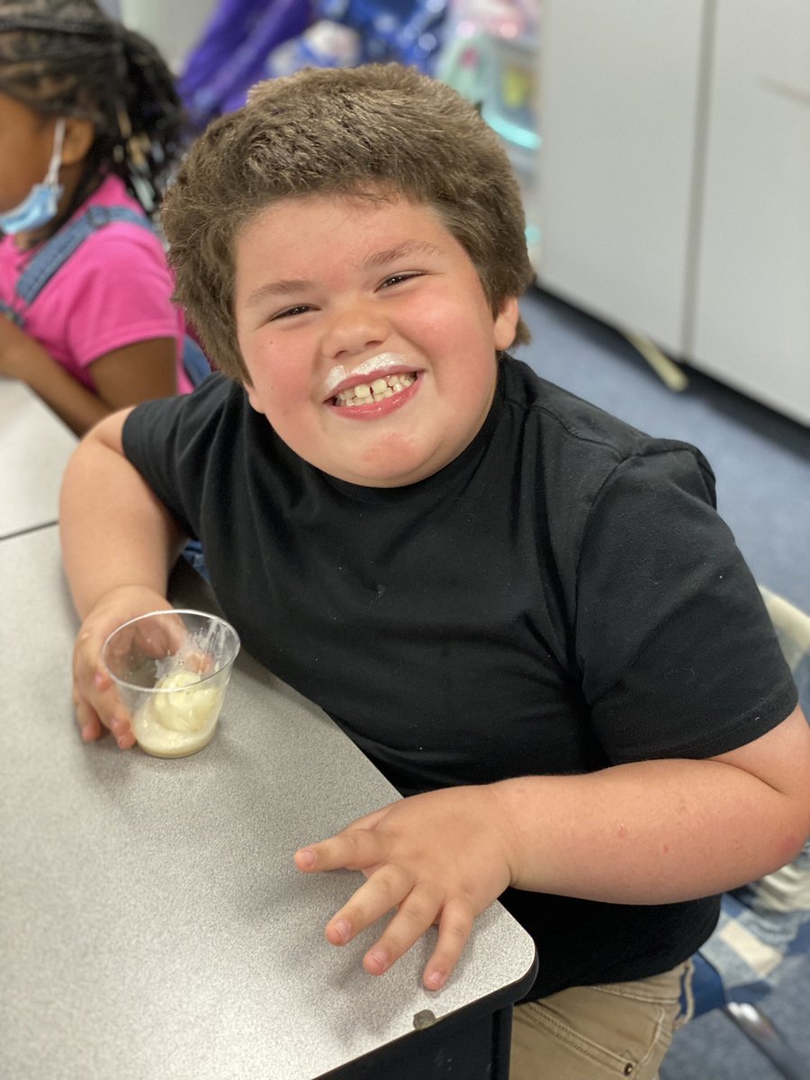 msmoss23's tweet photo. We’ve been talking about states of matter and what better way to see all three but a Dr. Pepper float 🥤🍨🫧 @LaurelMillElem @toni_stadelman #gasmustache #scienceiscool #solidliquidgas #everythingmatter https://t.co/RPyqqAgkRT