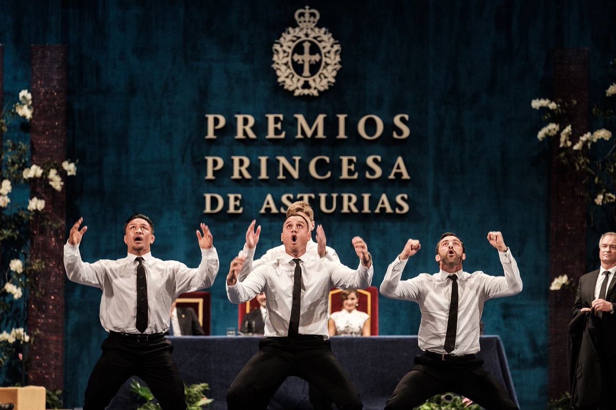 ¿Quieres cenar junto a los Classic All Blacks, el martes 17  el Hotel VillaMagna? 🍽

Gracias a @ronsantateresa a @AlcatrazRC y a <a href="/house_kiwi/">KiwiHouse</a> tendremos el placer de compartir una velada histórica con los componentes del equipo de los Classic All Blacks

(Sigue leyendo)👉