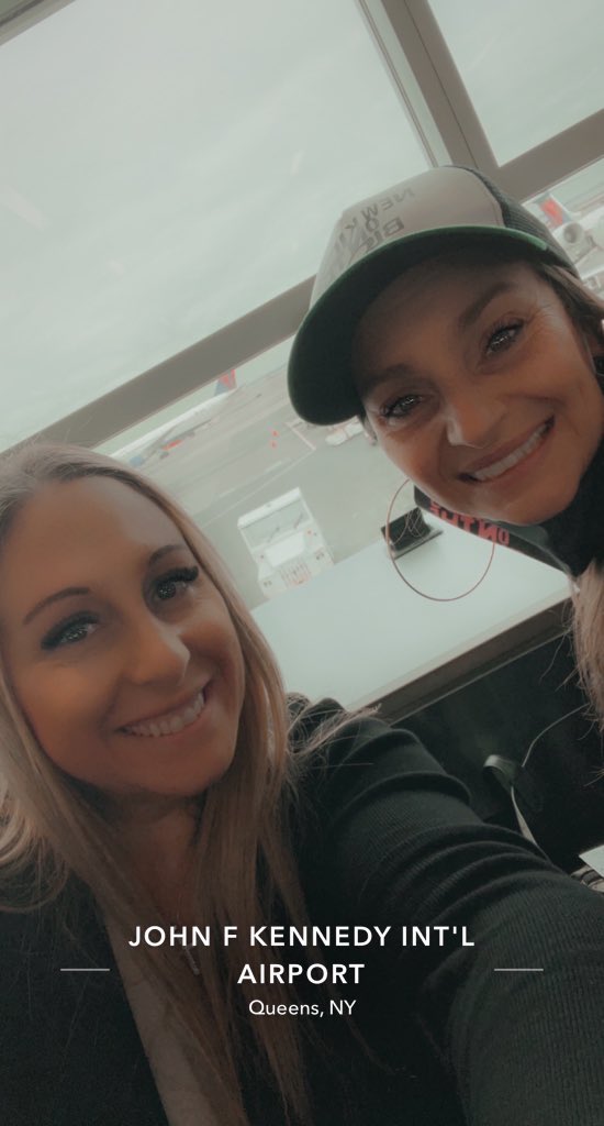 ItaliaGirl26's tweet photo. Coming for you @DonnieWahlberg Just landed in Nashville! @nkotb #blockhead4ever https://t.co/0kcL9X1mEI