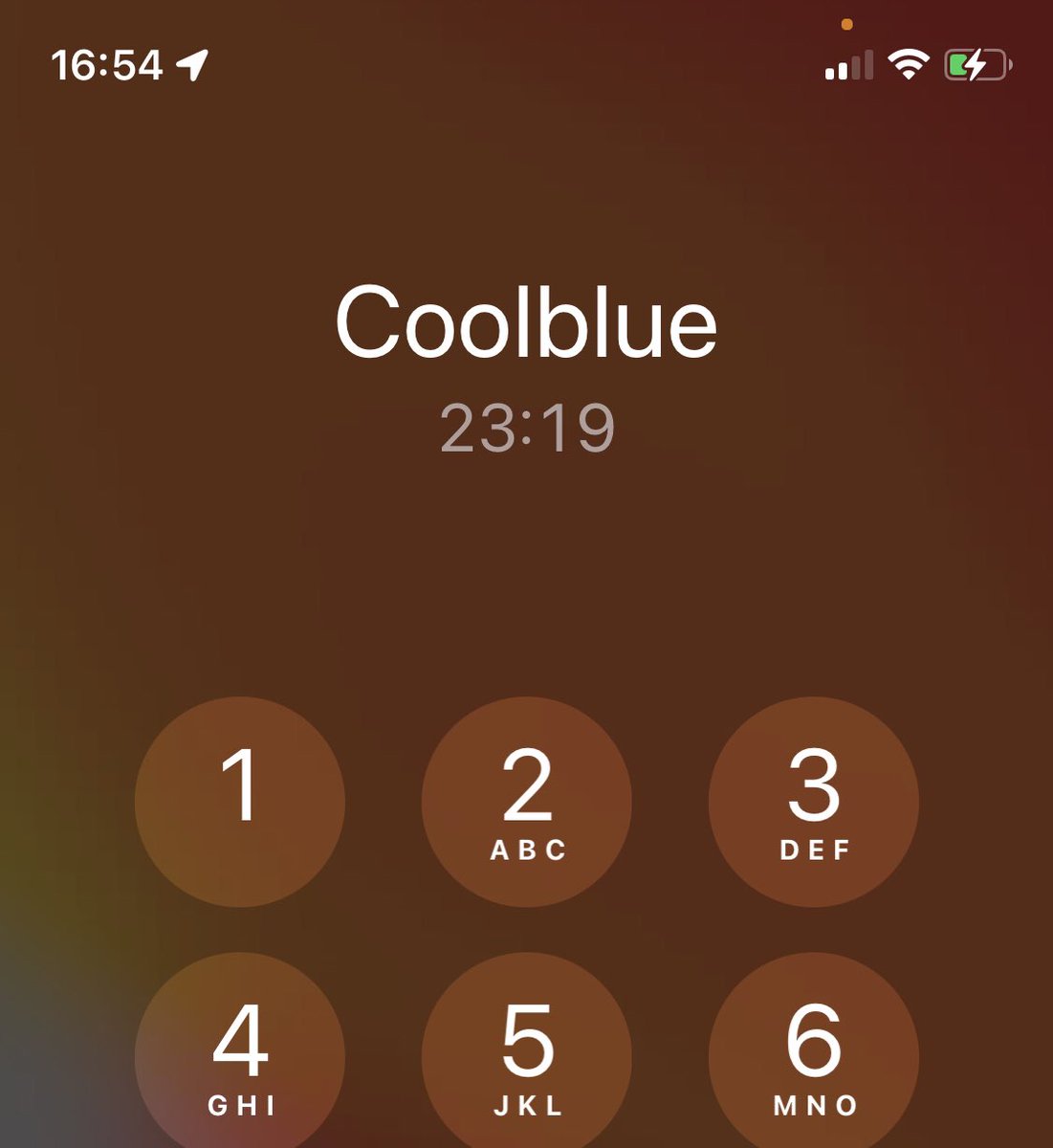 Bohemia63's tweet photo. Ondertussen royaal 23 minuten in de wacht gezet door de klantenservice @Coolblue_NL en mijn enige graag is het retouradres als ik geen gebruik wil maken van het verzendlabel. #fail https://t.co/j9rBz8Q3XK