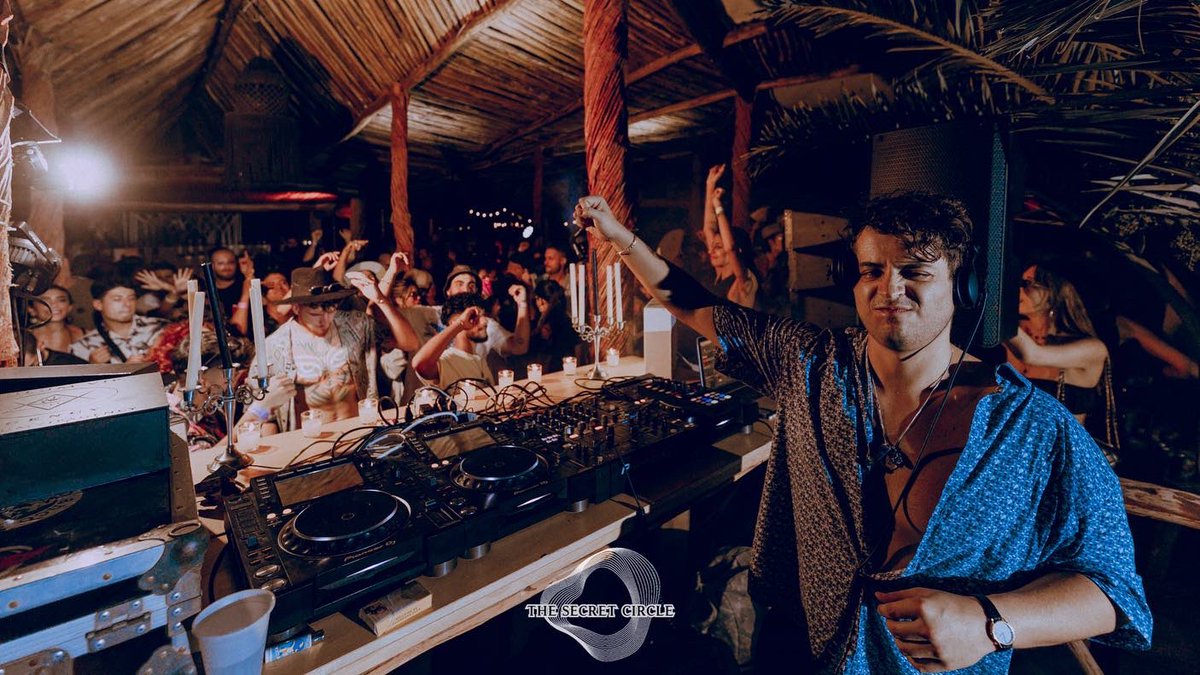 ramusicmx's tweet photo. Flying dishes 👽🥂

#ramx #dj #djlife #producer #musician #artist #progressive #melodic #techno #house #psy #ethereal #progressivetechno #mexico #progressivehouse #mexican #electronic #music #2022 https://t.co/5hmCIXPHXA