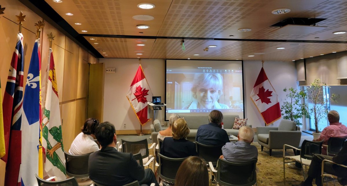 Canada en Hongrie tweet media