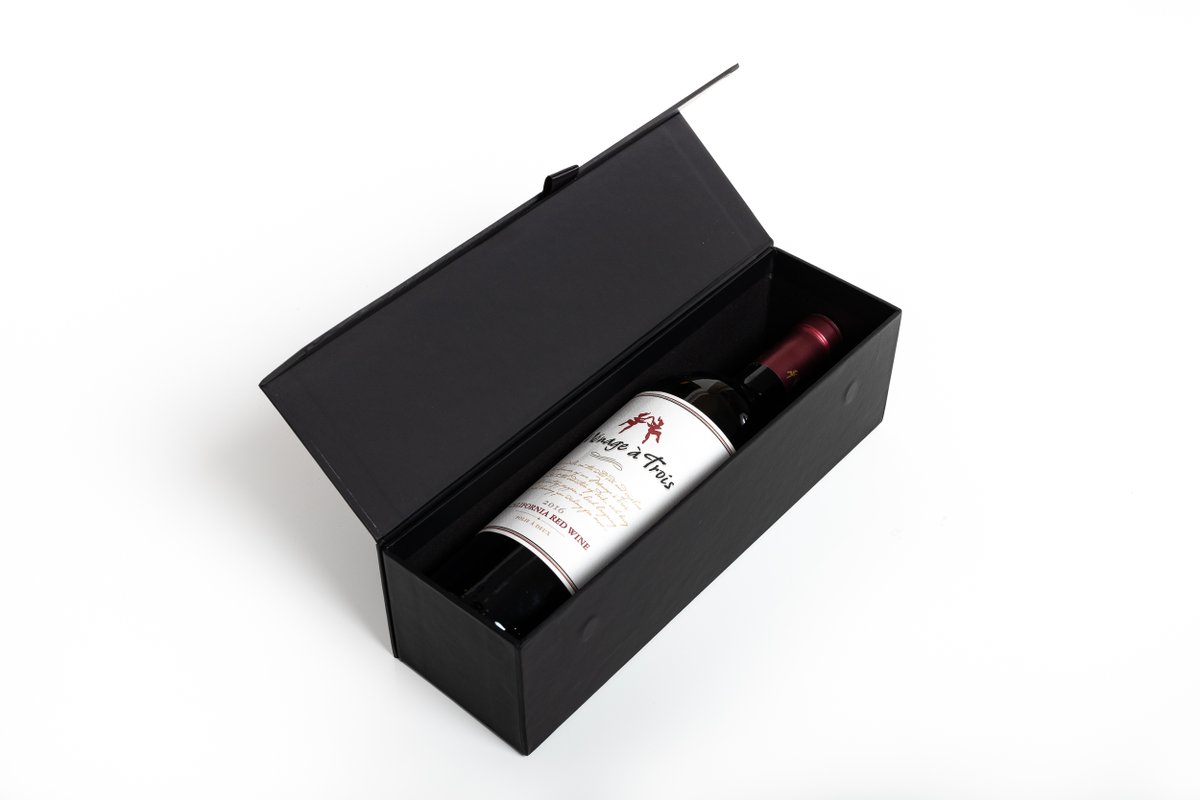 When sending wine to influencers, be mindful of how great packaging elevates the user experience.

#wine #packaging #packagingdesign