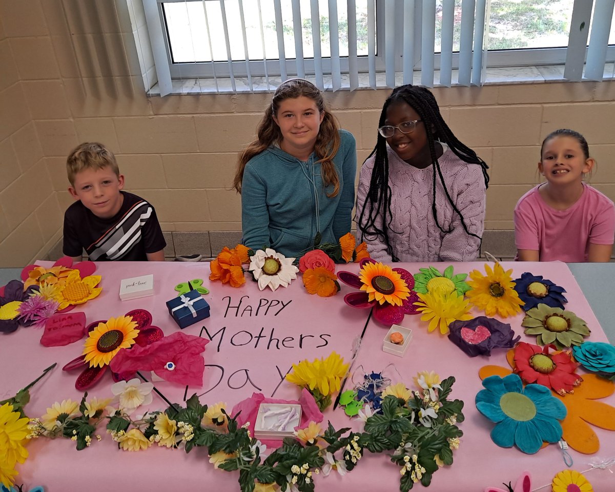 BrevAfterschool's tweet photo. The students at Discovery celebrate Cinco de Mayo and create Mother's Day crafts. #AftershoolWorks  #BAS321 https://t.co/KYn9IZY7Xy