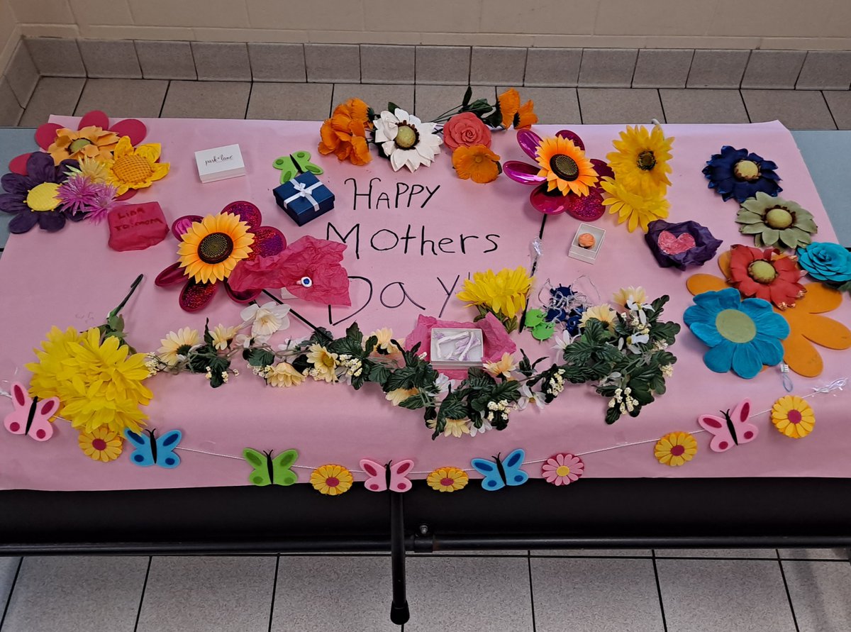 The students at Discovery celebrate Cinco de Mayo and create Mother's Day crafts. #AftershoolWorks  #BAS321