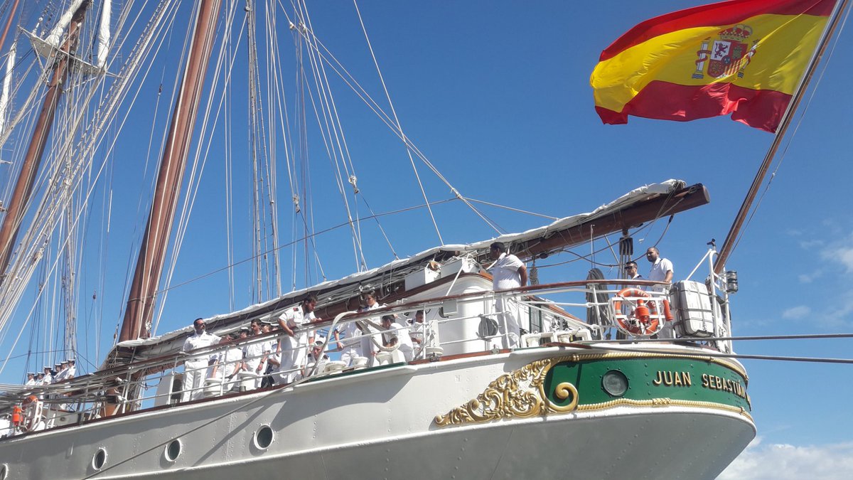 El buque-escuela de la Armada del Reino de España, Juan Sebastián de Elcano atraca en el puerto de la Habana.