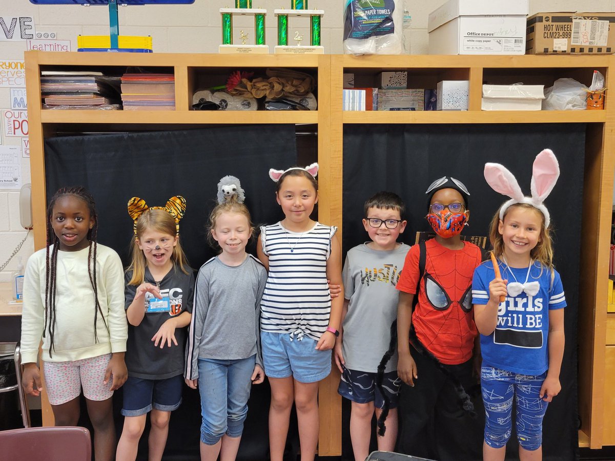 historynerdtchr's tweet photo. Saw some great animal exhibits from these 2nd graders! @RCE_HCS #WeareRACERS #drivenbysuccess https://t.co/fNdA26piuo