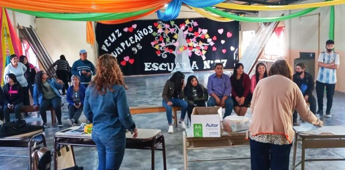 mineducacionqn's tweet photo. #ContextoRuralidad
En un trabajo articulado entre #MinisterioGobiernoEducación y #CPE, se concretó un recorrido por las 4 sedes de la nueva #EscuelaSecundariaSituada en contexto de ruralidad en #OctavioPico, #LosCatutos, #Huncal y #AguadaSanRoque.
#NeuquénProvincia https://t.co/mTQ9RM4olI