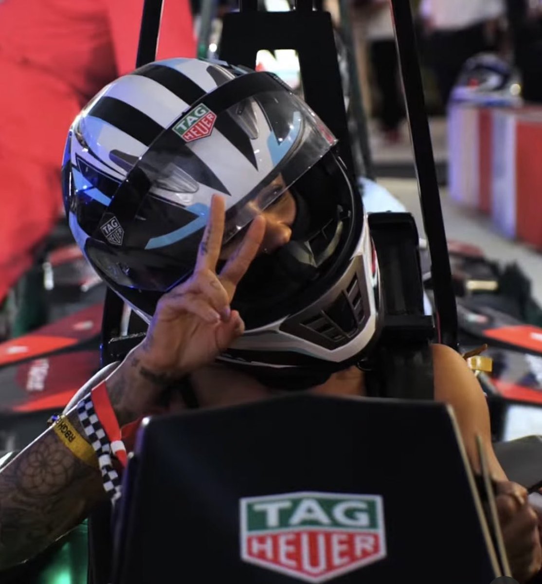 secrethandshake's tweet photo. Nice one @TAGHeuer x @LeticiaBufoni  #F1week ✌🏼 https://t.co/f4yQDKjccu