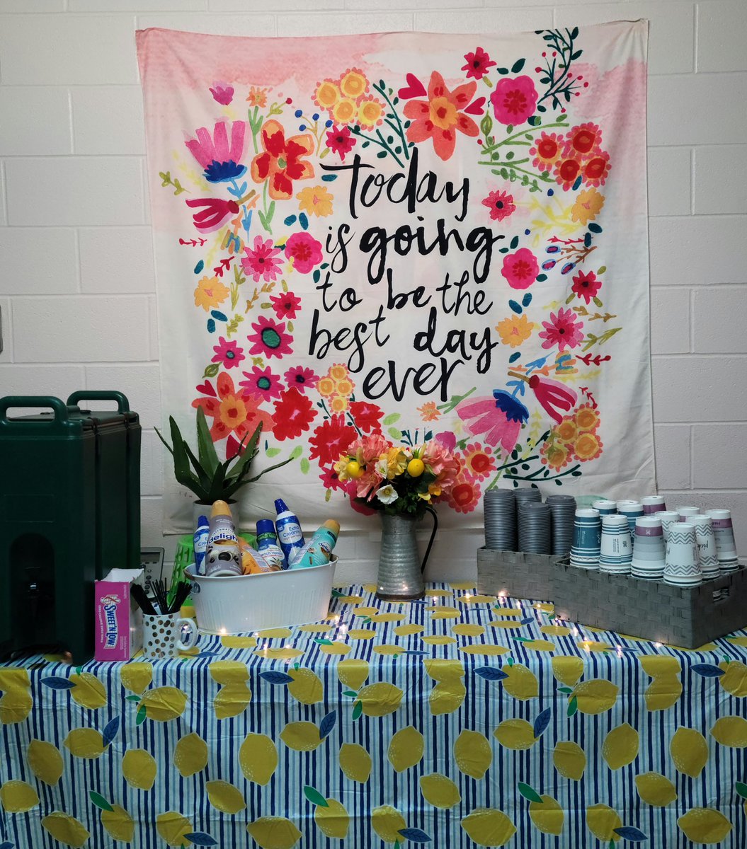 MamaNeedle's tweet photo. Best day ever!! Thanks to CHSCSSS!! @DavissonDustin @CHSCSSS @Supt_comalisd https://t.co/MEcNsVRKtP
